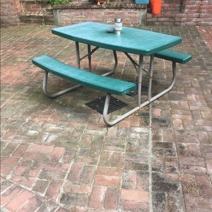 Outside bar , picnic table